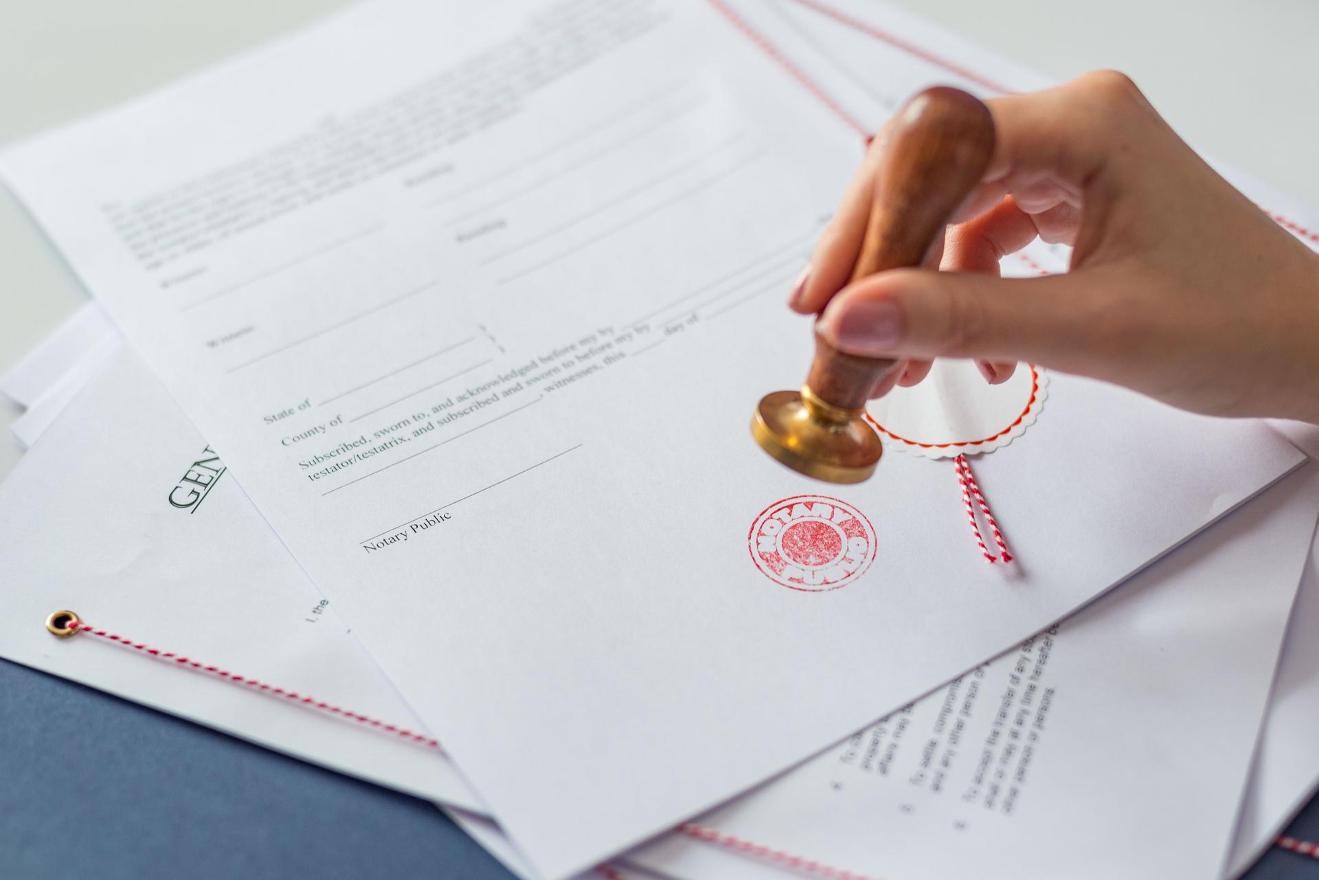 Notary public Notarizing a document